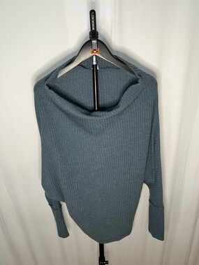 Scoop neck long sleeve